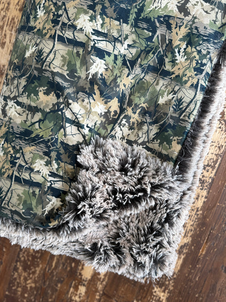 Adult Mossy Oak Minky Fur Blanket